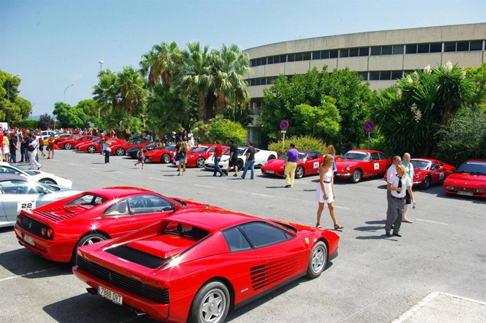 Concentración de deportivos de la marca Ferrari