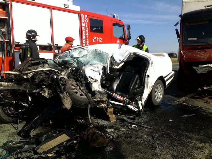 Imagen del accidente registrado en la N-121, en Caparroso, en el que ha fallecid