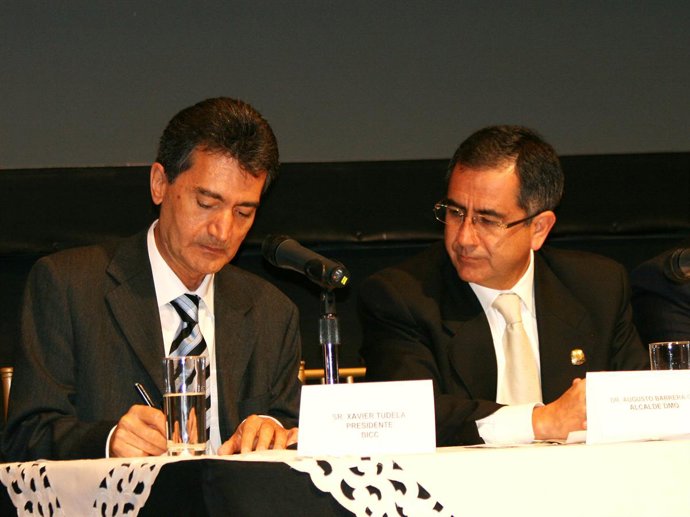 Xavier Tudela y Augusto Barrera firman el acuerdo