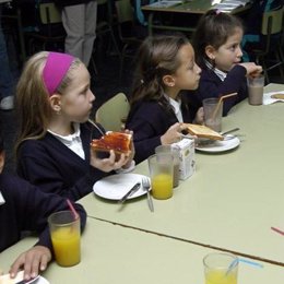 COMEDOR ESCOLAR NIÑOS