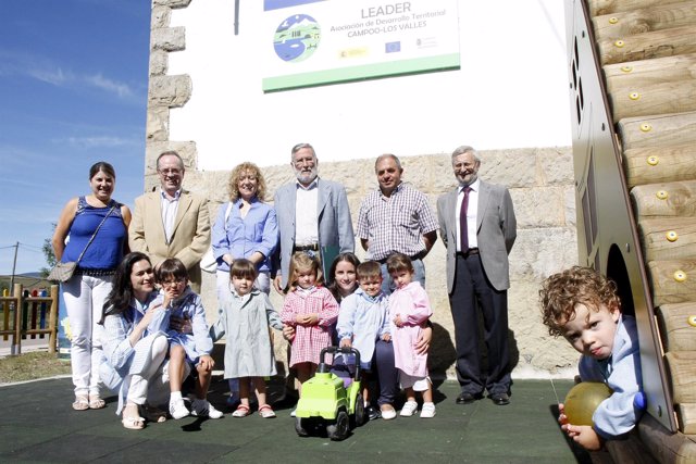 Tezanos visita la escuela de Educación Infantil de La ...