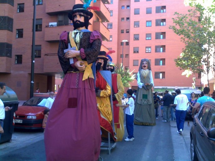 Gigantes en las FIestas del barrio de las Tenerías de Zaragoza