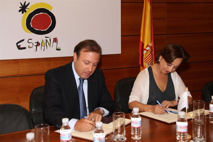 El secretario general de Turismo y Comercio Interior, Joan Mesquida, y la consej