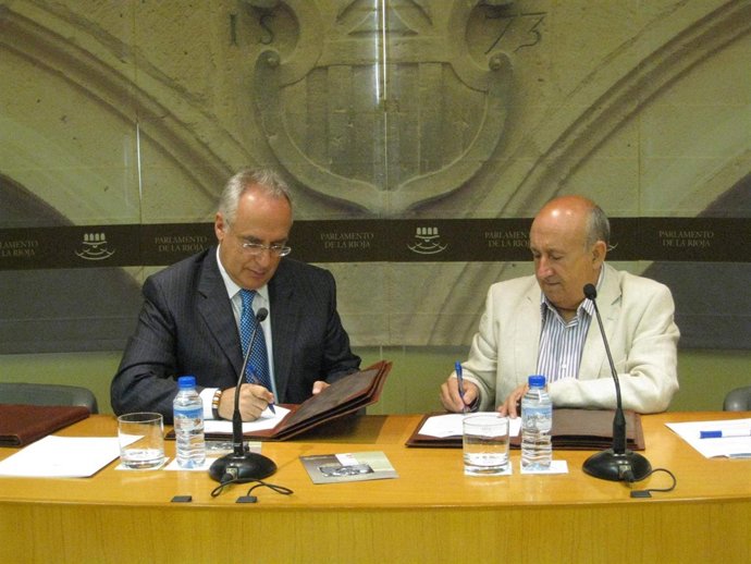 Firma convenio Parlamento e IER