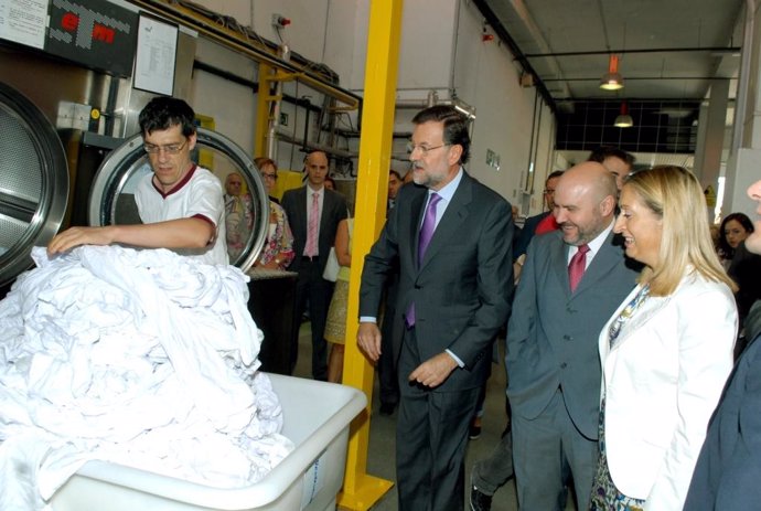 Visita de Rajoy a lavandería de la ONCE