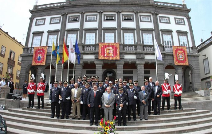 La Policía Local en Las Palmas de Gran Canaria entrega las medallas de Oro y Pla