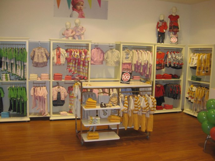 Interior de una tienda de la empresa malagueña Charanga
