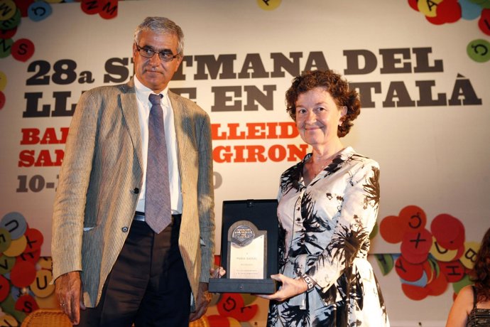 Albert Pèlach y Maria Barbal en la entrega del premio de la Semana del Libro en 