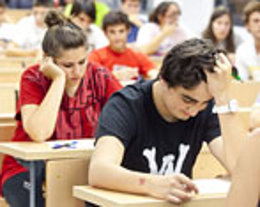 Alumnos durante un examen de selectividad