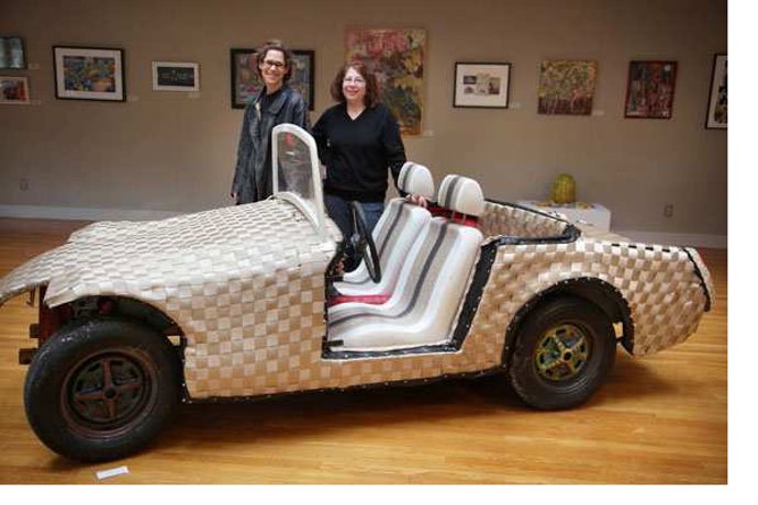 Obra de arte a partir de coche reciclado