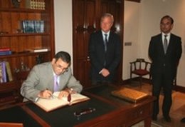 El presidente de la Comunidad, Ramón Luis Valcárcel, recibe al embajador de Arge
