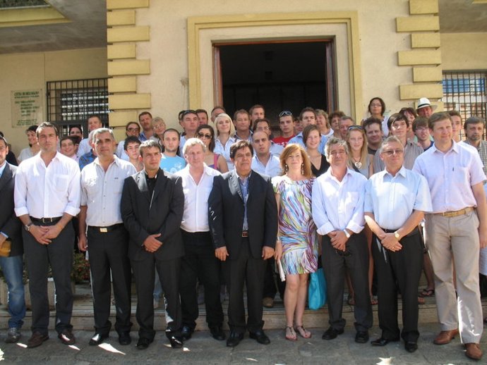 Personas asistentes al primer encuentro en Italia