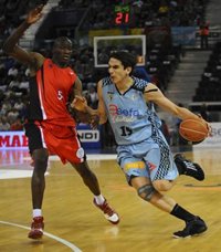 Baloncesto.- Carlos Suárez se compromete por cuatro temporadas con el Real Madrid 