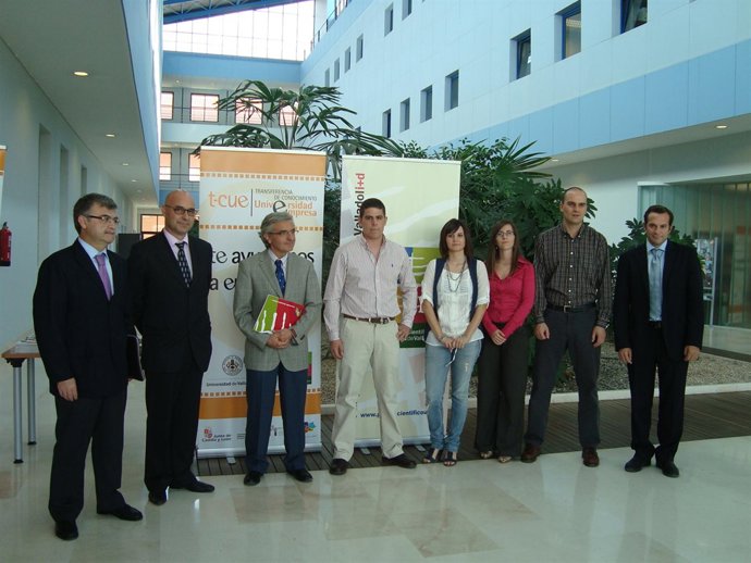 Casado (i) y Nieto (2i), junto a los premiados.