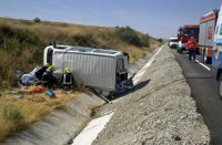 Rescatan a un hombre atrapado tras un accidente en la A-357 en Ardales