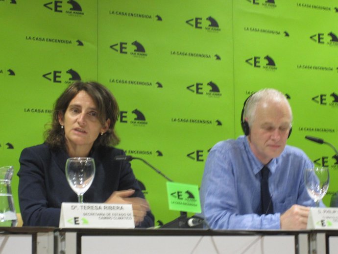 La secretaria de Estado de Cambio Climático, Teresa Ribera, presenta con el cien