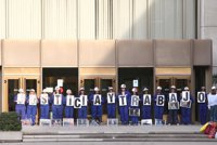 Familiares de mineros encerrados en Palencia reivindican ante Industria una solución 