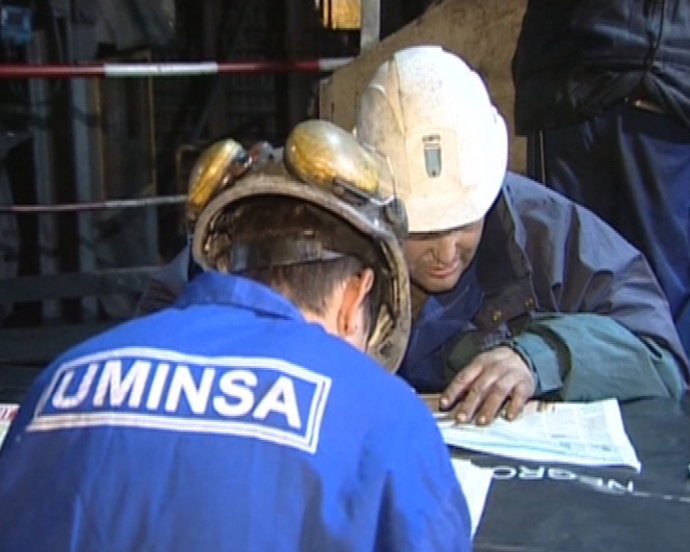 Encierro en la mina para reclamar sus sueldos