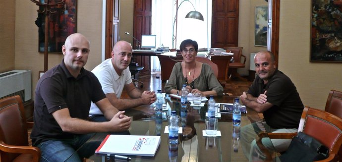 Joana Barceló con representantes de Pimem