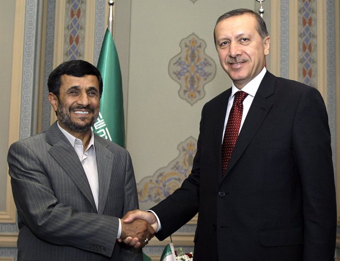 Erdogan y Ahmadineyad acercan posturas