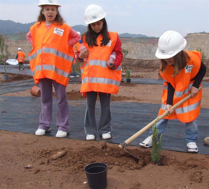 Comunidad Valenciana   NPARIVAL:MÁSDE40NIÑOSPARTICIPANENELIIIDÍADELOSÁRBOLESYLOS