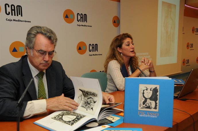 El presidente territorial de Caja Mediterráneo, Ángel Martínez, y la directora d