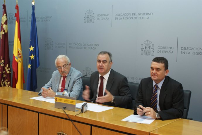 El delegado del Gobierno en Murcia, Rafael González Tovar, en la rueda de prensa