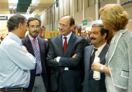  Díaz Trillo con otros responsables políticos de la provincia, durante su visita