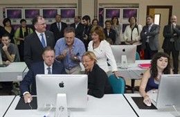Iglesias inaugura el curso 2010-2011 en el IES Pilar Lorengar de Zaragoza