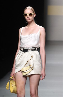 Modelo de Ion Fitz en la pasarela Cibeles Madrid Fashion Week