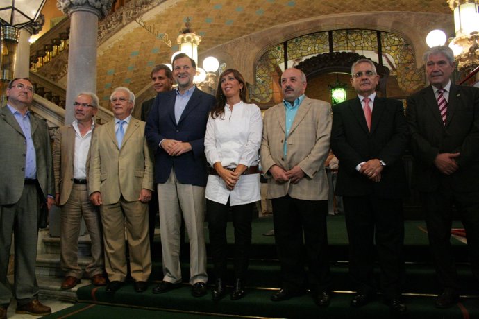 Mariano Rajoy y Alicia Sánchez-Camacho con las casas regionales 