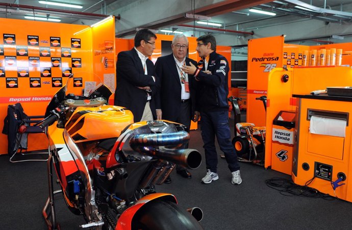 Biel y Aliaga han visitado los boxes de Dani Pedrosa y Jorge Lorenzo