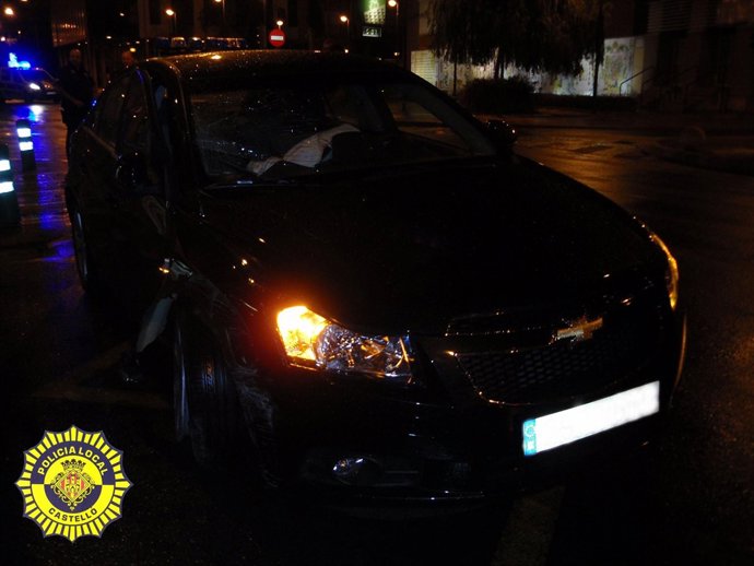 Vehículo siniestrado en la calle Guitarrista Tárrega de Castellón.