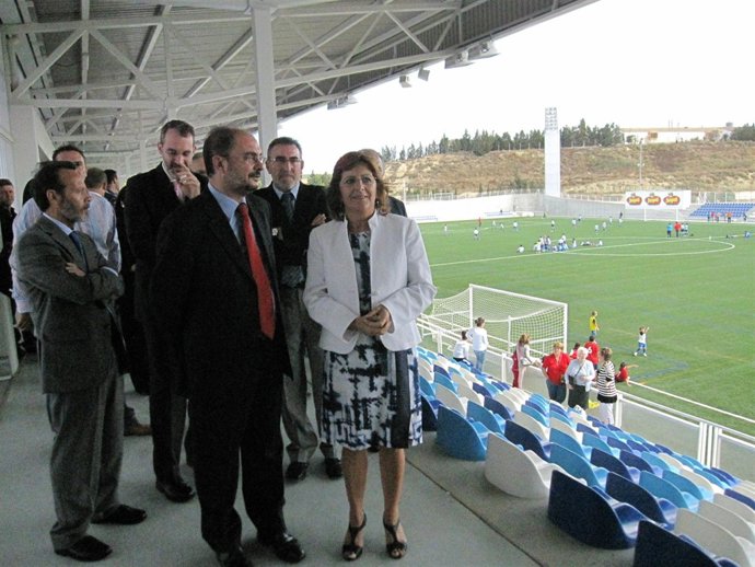 Las autoridades han visitado el nuevo campo de Ejea