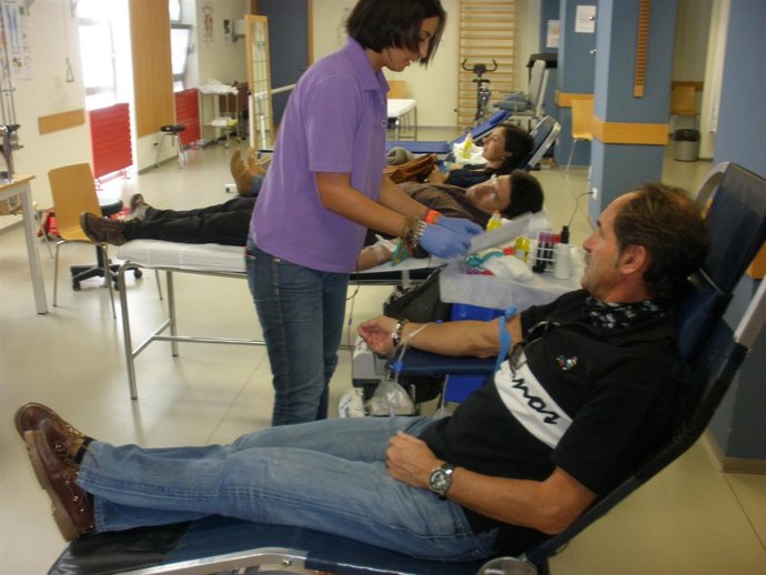 moteros donando sangre