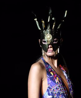 Modelo de Dolores Cortés en Cibeles Madrid Fashion Week