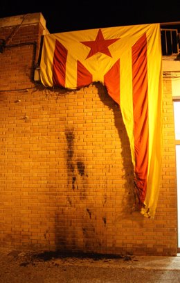 'Estelada'  quemada durante un acto de Solidaritat Catalana per la Independència