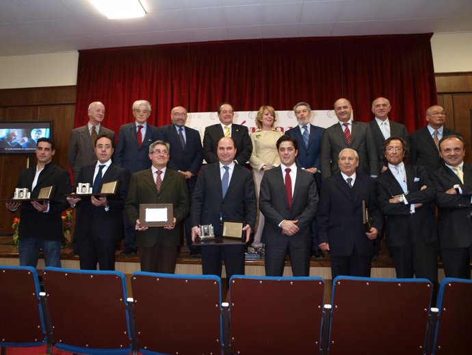 Foto de familia de los galardonados en la última edición de los premios.