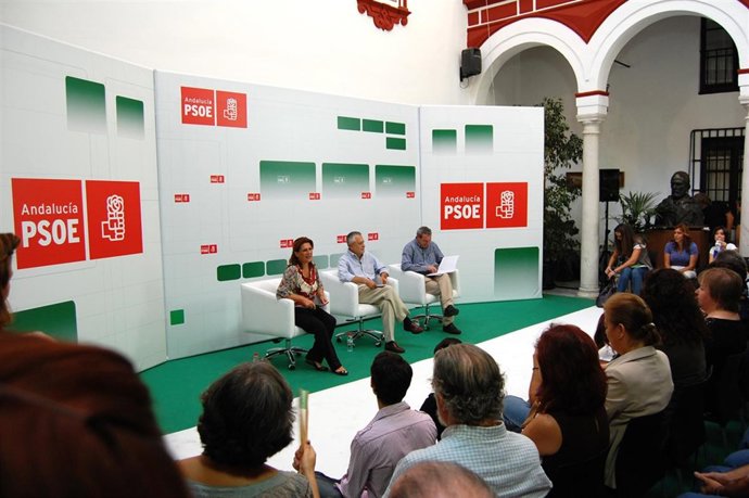 Griñán Con Torres y De la Chica durante el debate.