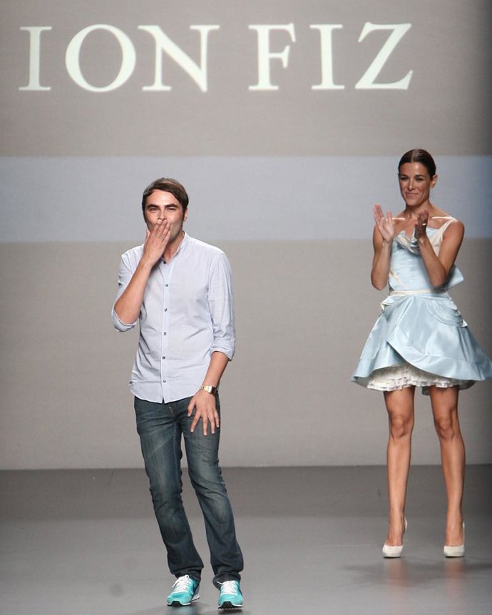 Raquel Sánchez-Silva desfila para Ion Fiz