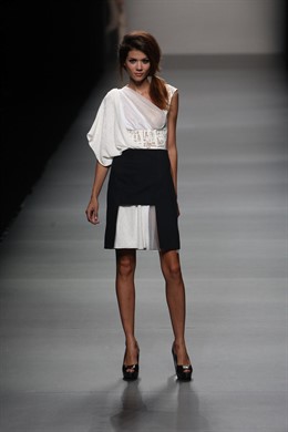 Modelo de Jesús del Pozo en Cibeles Madrid Fashion Week