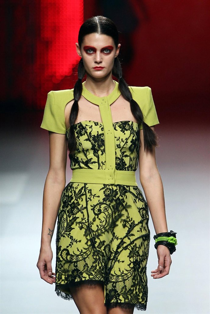 Modelo de Ana Locking en Cibeles Madrid Fashion Week