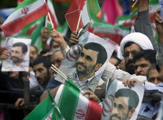 Partidarios de Ahmadineyad se manifiestan en Irán