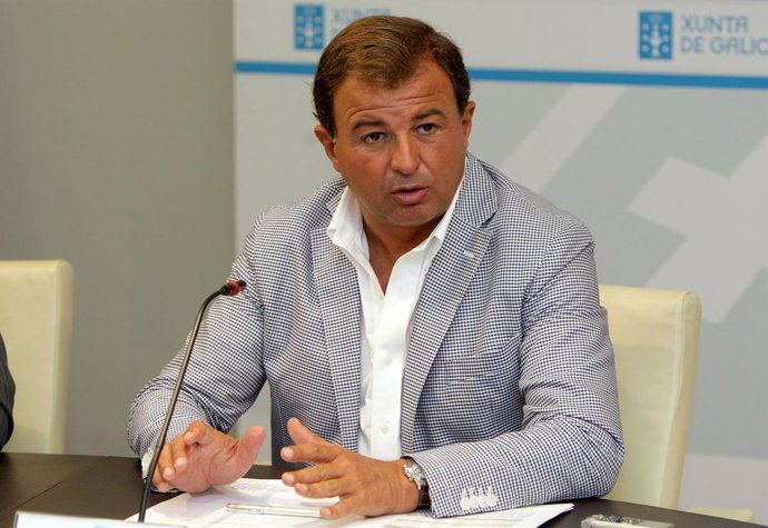 O conselleiro de Economía e Industria, Javier Guerra, xunto co director xeral de