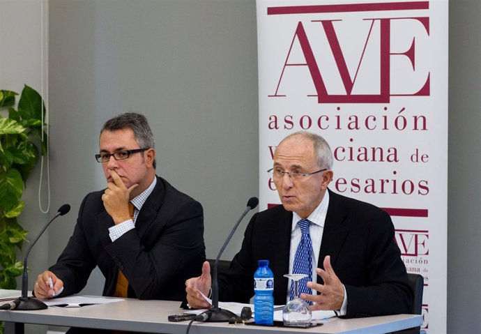 Diego Lorente y Francisco Pons durante la rueda de prensa de AVE.
