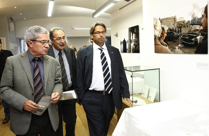 Saura y Benach visitan la Oficina de Promoción de la Paz