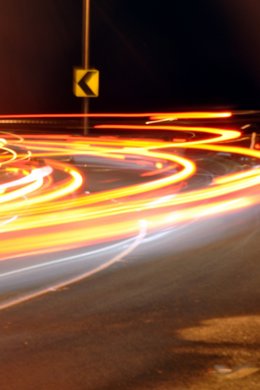 Luces de coches en la autopista