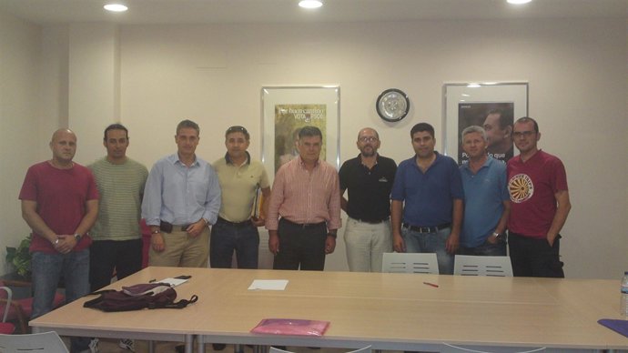 Los eventuales de Tussam junto a Viera.