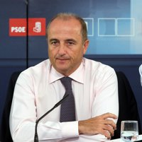 Sebastián dice que el almacén debe estar "lo antes posible", pero que la decisión depende del Consejo de Ministros