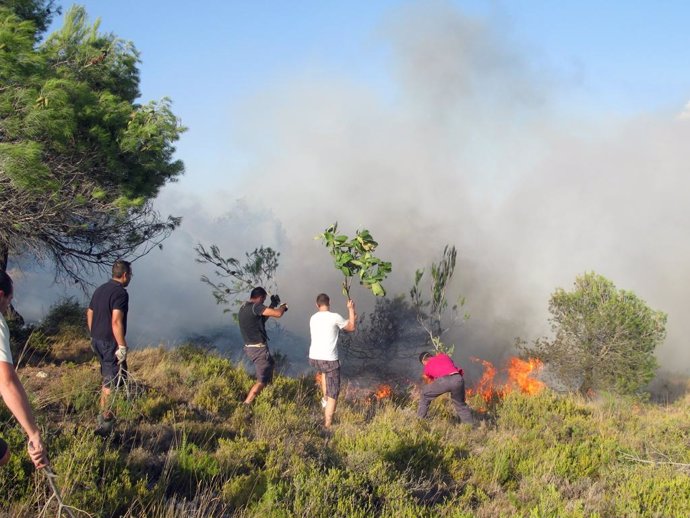 Vooluntarios contra el fuego en Bocairent